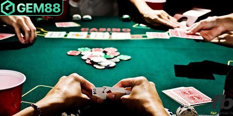 Tại sao anh em cần phải biết mẹo chơi Poker - bluff lừa đối thủ